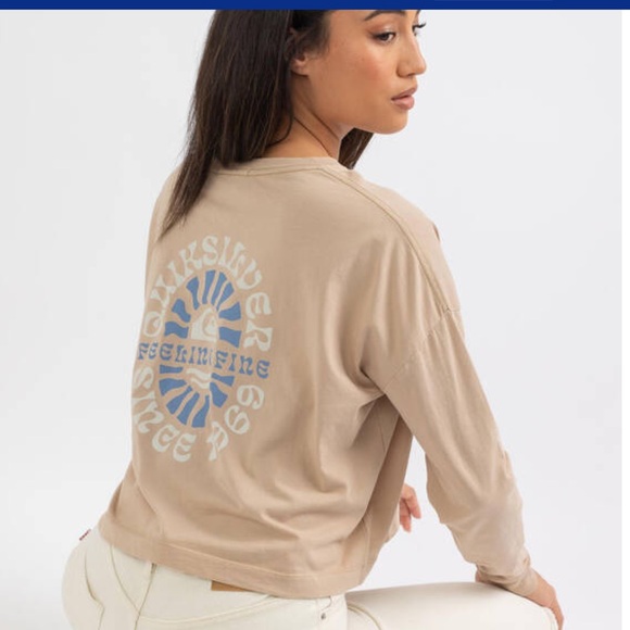 Quiksilver Tops - Quiksilver Oversized Crop Graphic Long Sleeve Tee in Pebble